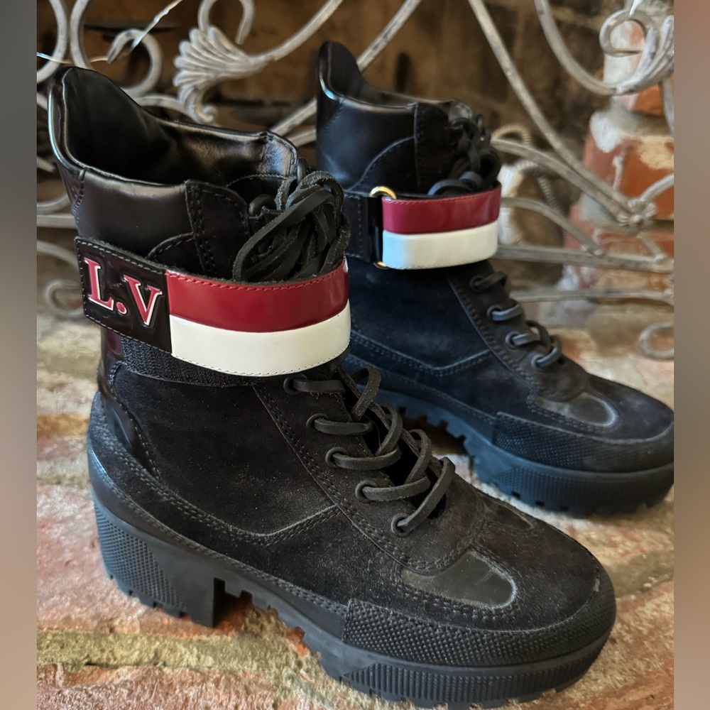 Louis Vuitton Suede Calfskin Laureate Platform Desert Boots